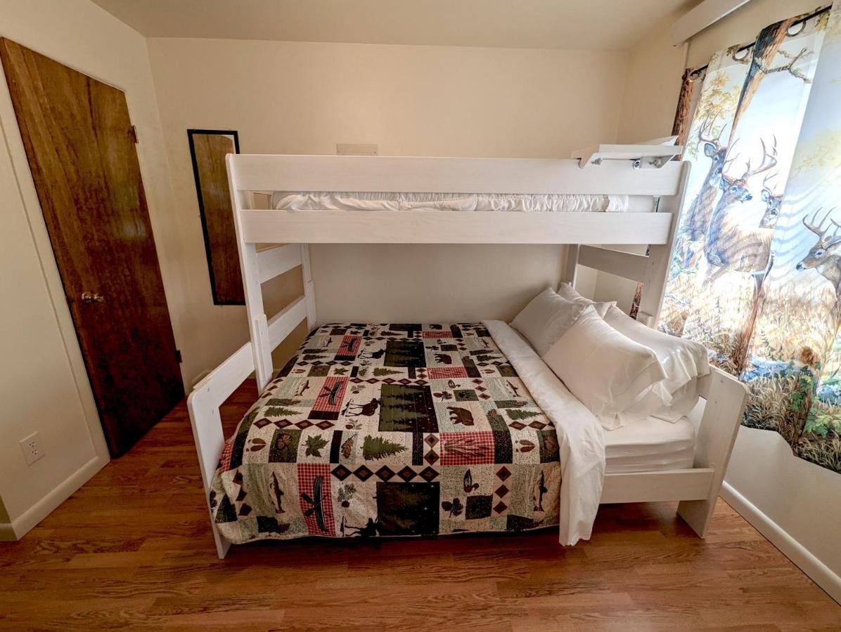 Yellowstone Treasure Guesthouses On The River Гардинър Екстериор снимка