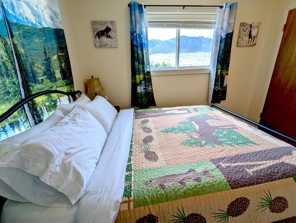 Yellowstone Treasure Guesthouses On The River Гардинър Екстериор снимка