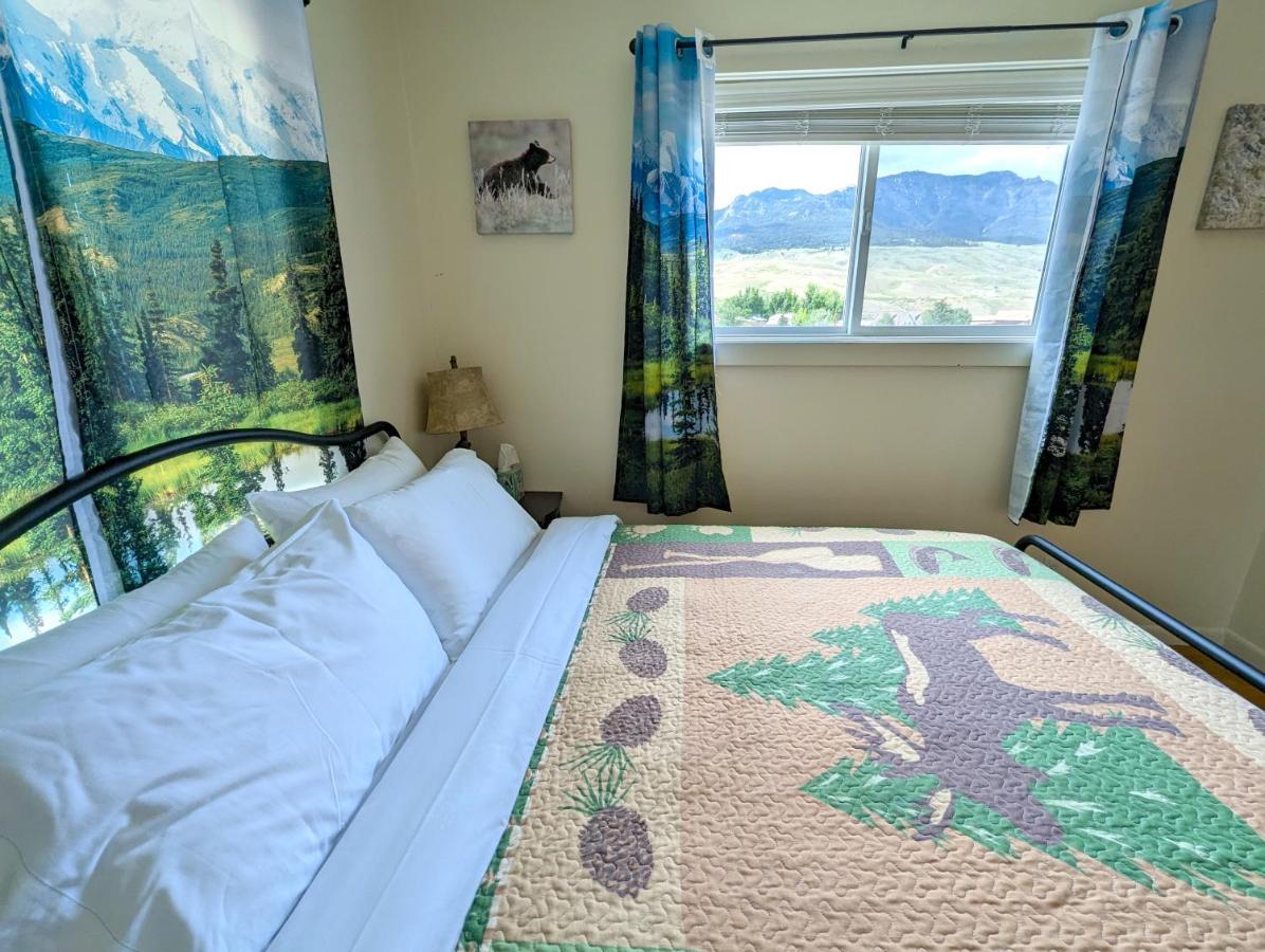 Yellowstone Treasure Guesthouses On The River Гардинър Екстериор снимка
