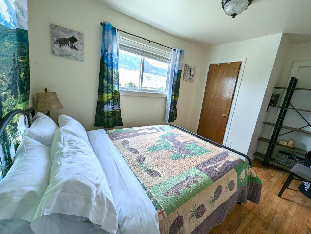 Yellowstone Treasure Guesthouses On The River Гардинър Екстериор снимка