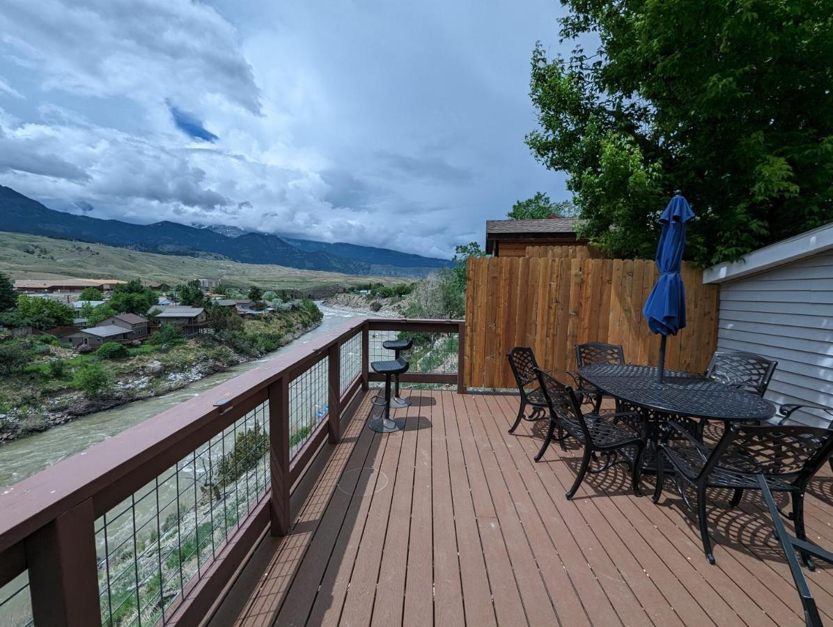 Yellowstone Treasure Guesthouses On The River Гардинър Екстериор снимка