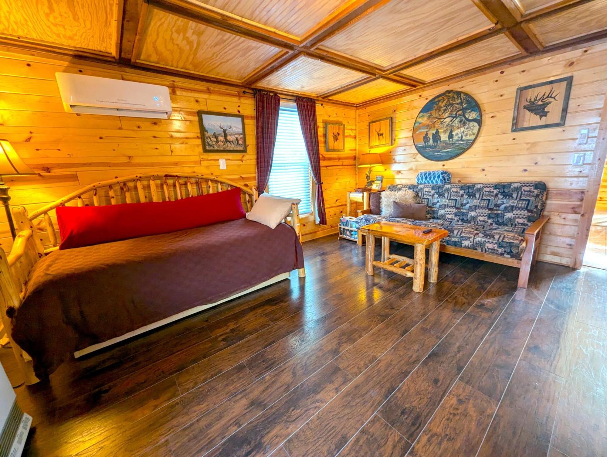 Yellowstone Treasure Guesthouses On The River Гардинър Екстериор снимка