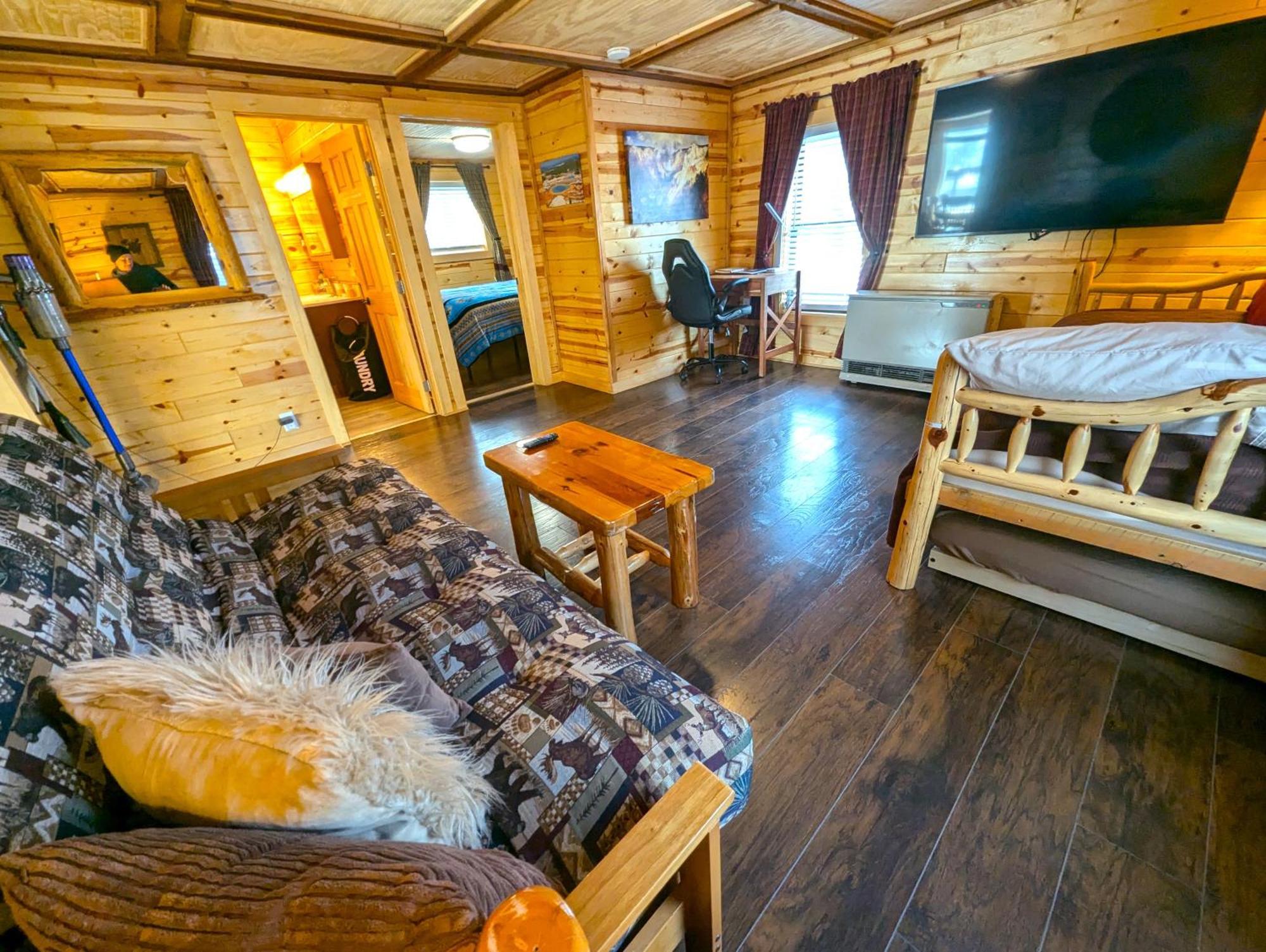 Yellowstone Treasure Guesthouses On The River Гардинър Екстериор снимка