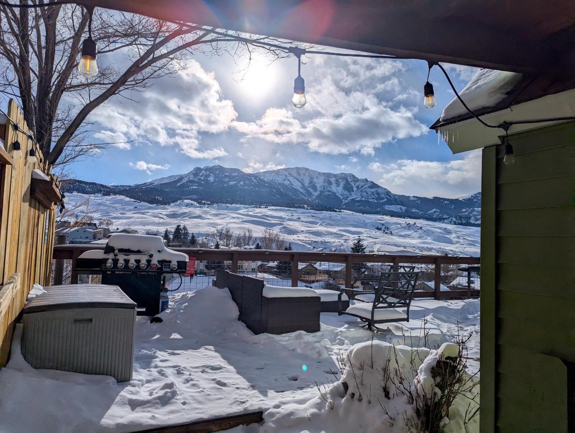 Yellowstone Treasure Guesthouses On The River Гардинър Екстериор снимка