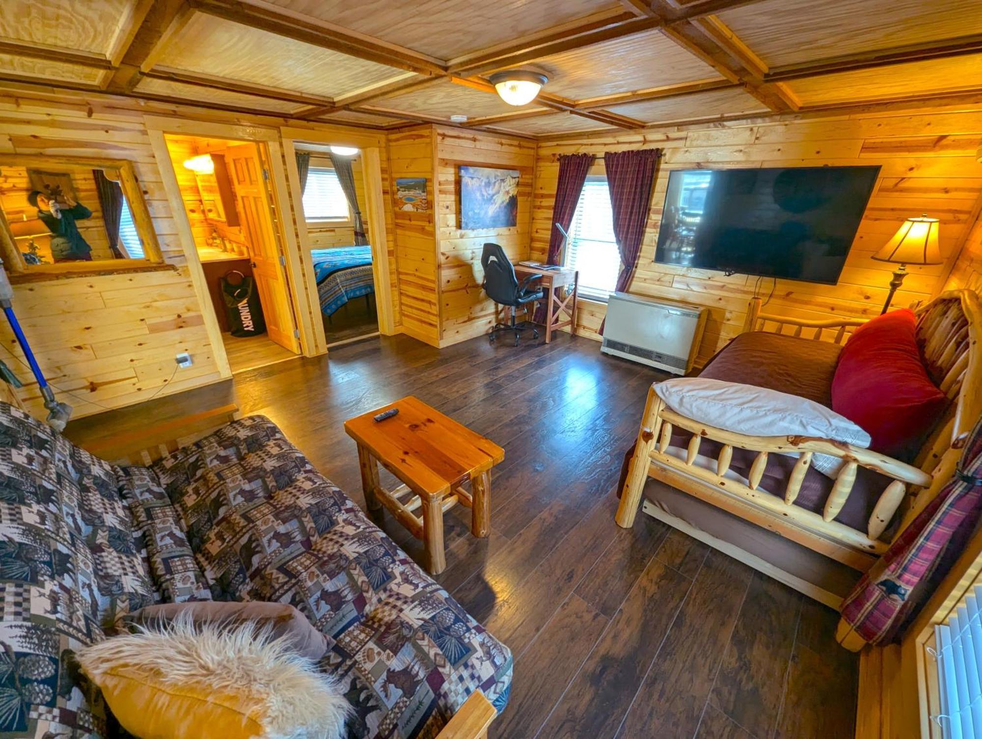 Yellowstone Treasure Guesthouses On The River Гардинър Екстериор снимка