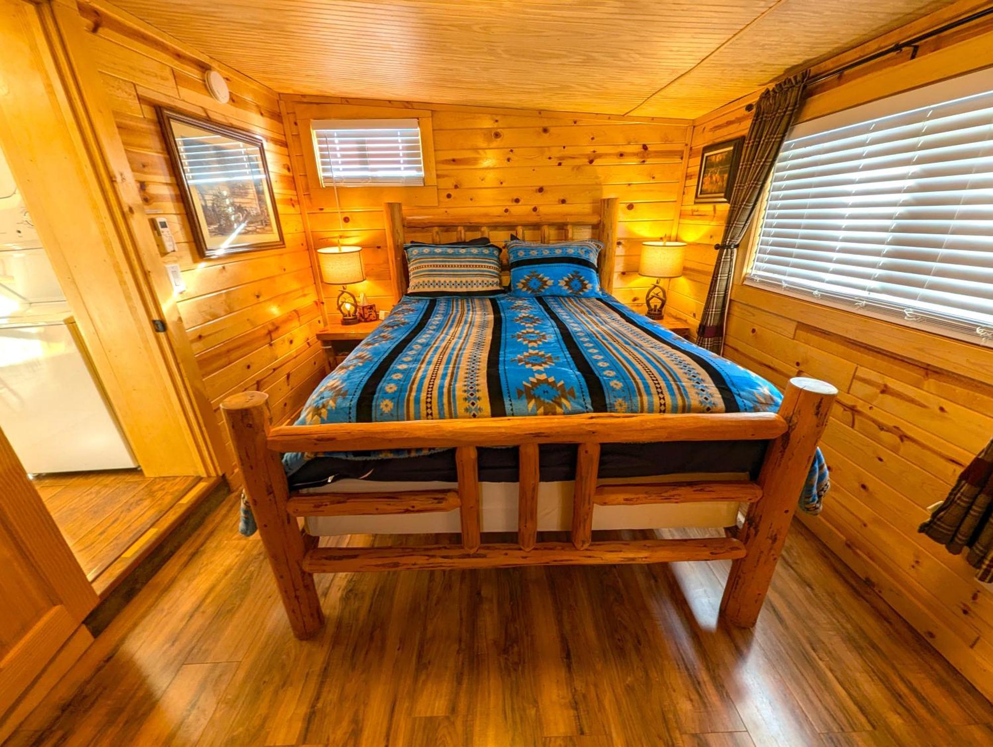 Yellowstone Treasure Guesthouses On The River Гардинър Екстериор снимка