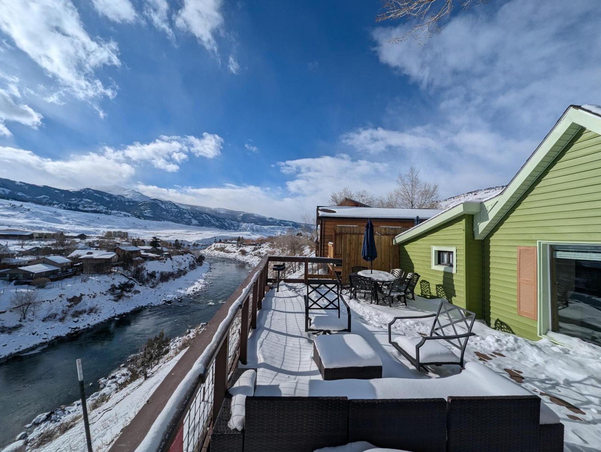 Yellowstone Treasure Guesthouses On The River Гардинър Екстериор снимка