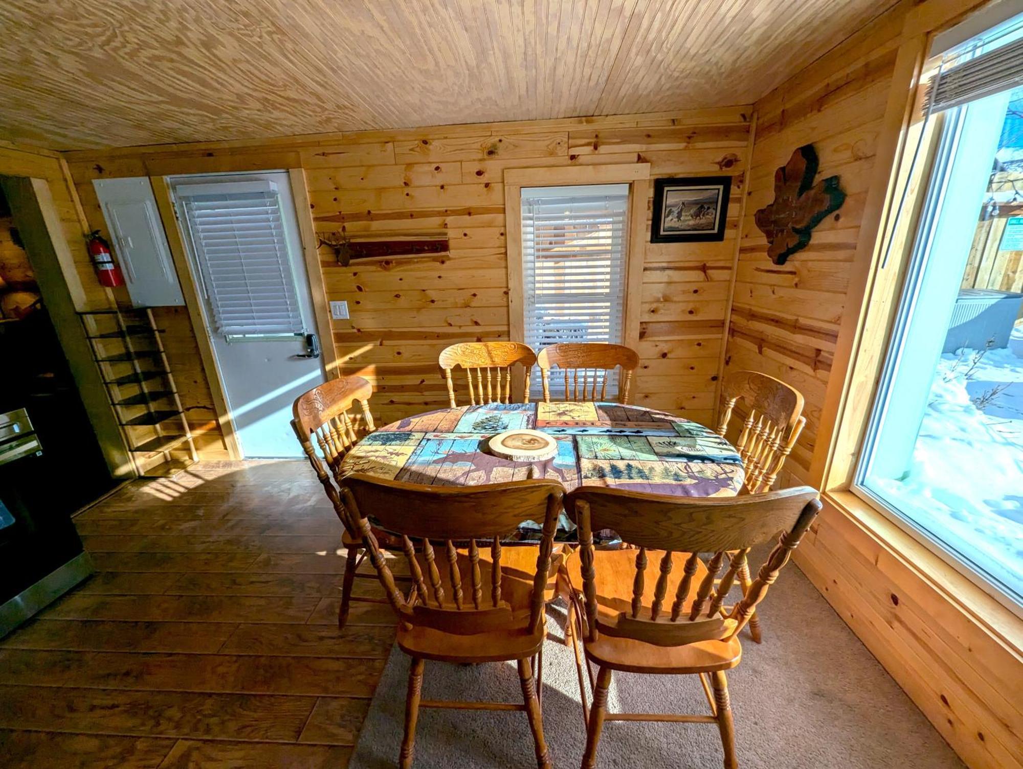 Yellowstone Treasure Guesthouses On The River Гардинър Екстериор снимка
