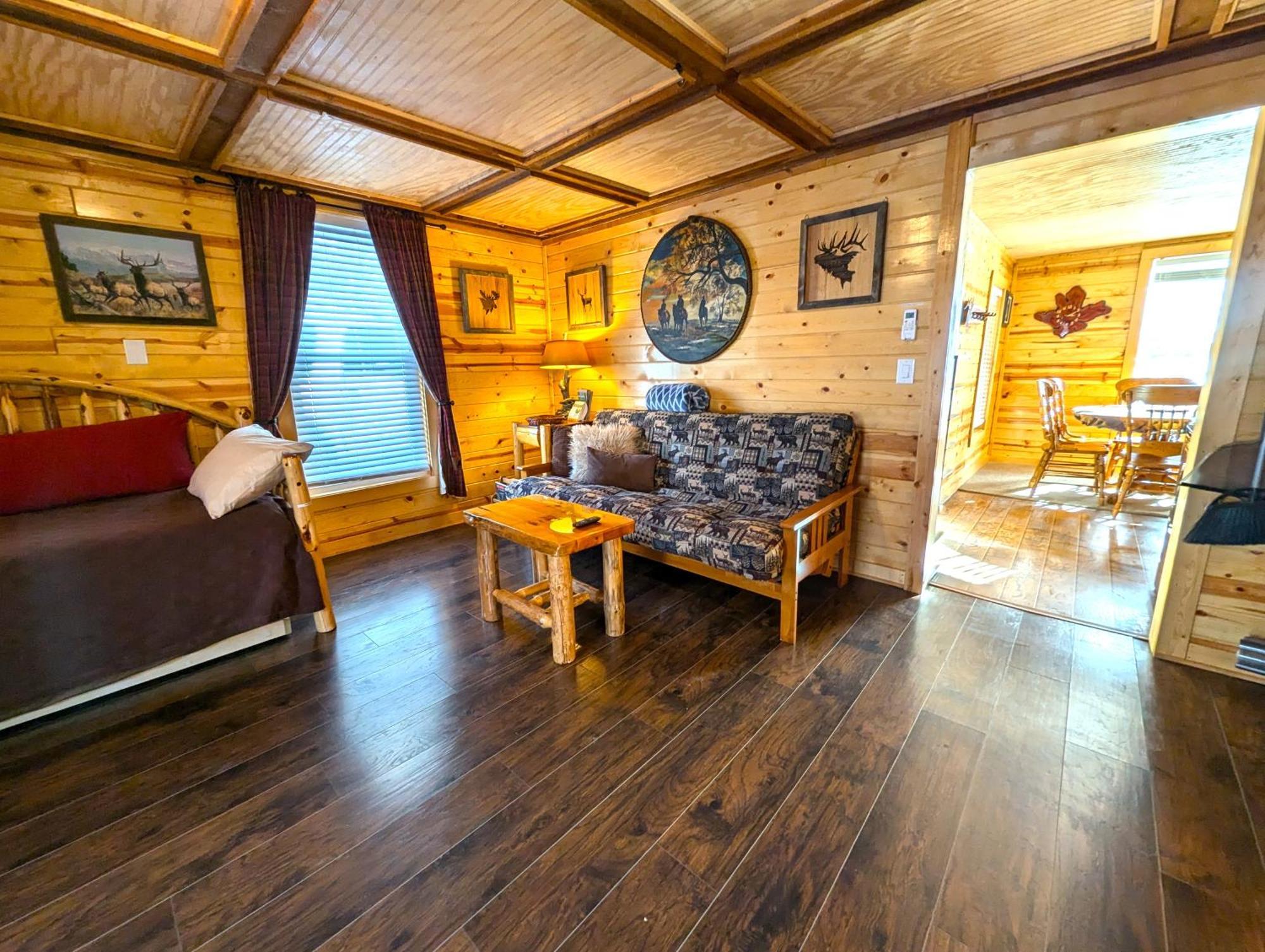 Yellowstone Treasure Guesthouses On The River Гардинър Екстериор снимка