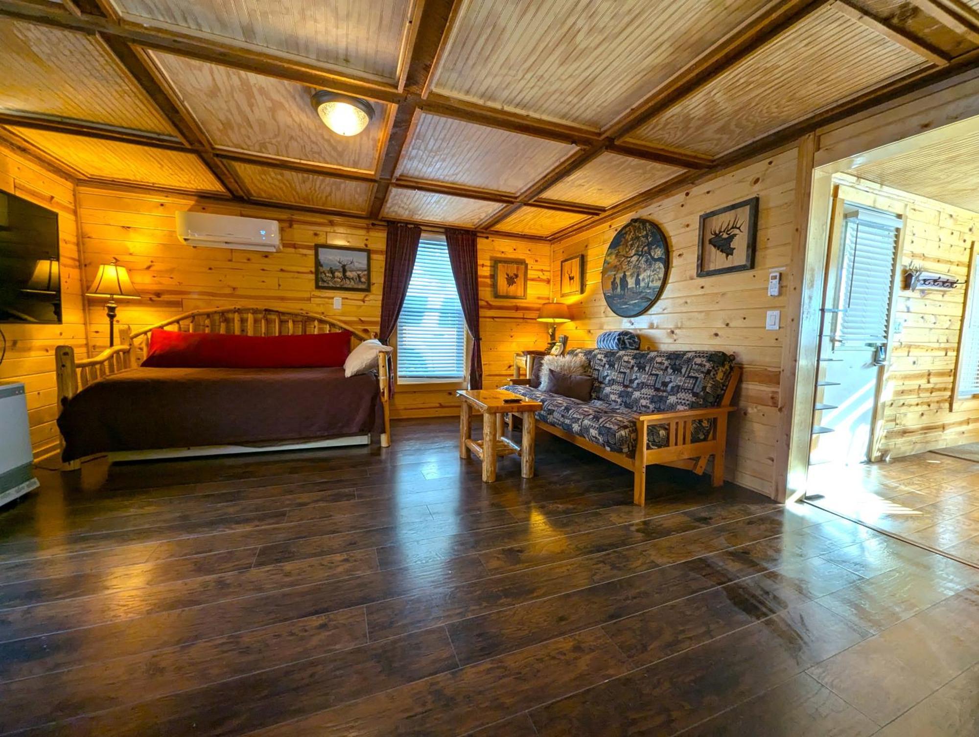 Yellowstone Treasure Guesthouses On The River Гардинър Екстериор снимка