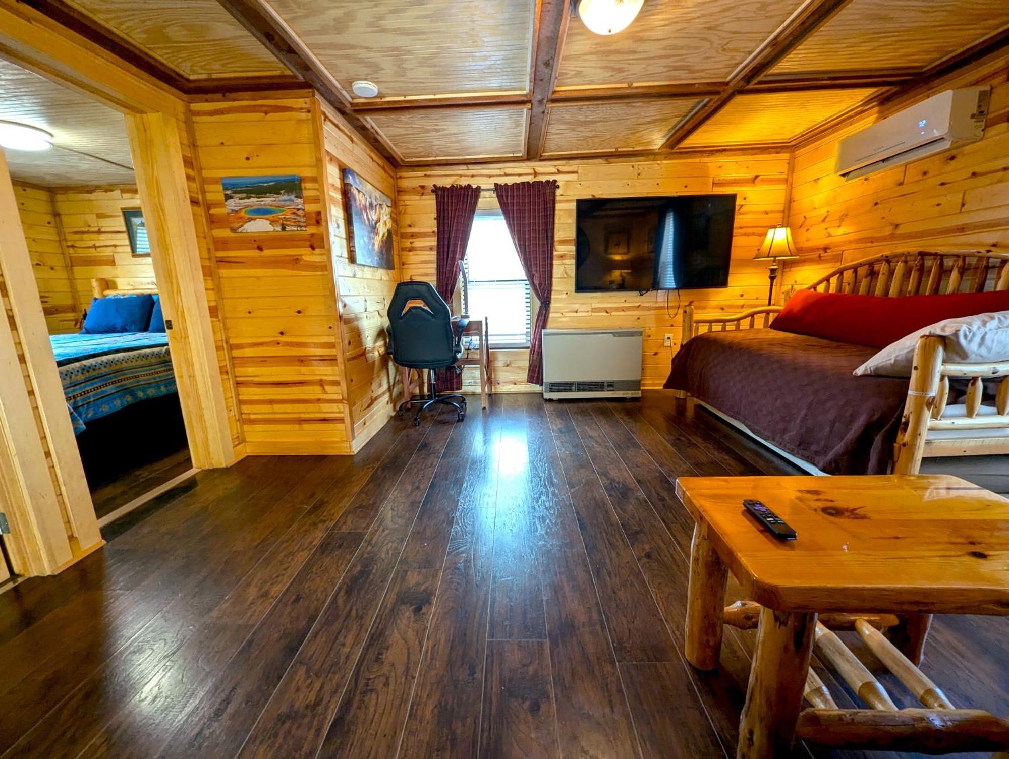 Yellowstone Treasure Guesthouses On The River Гардинър Екстериор снимка