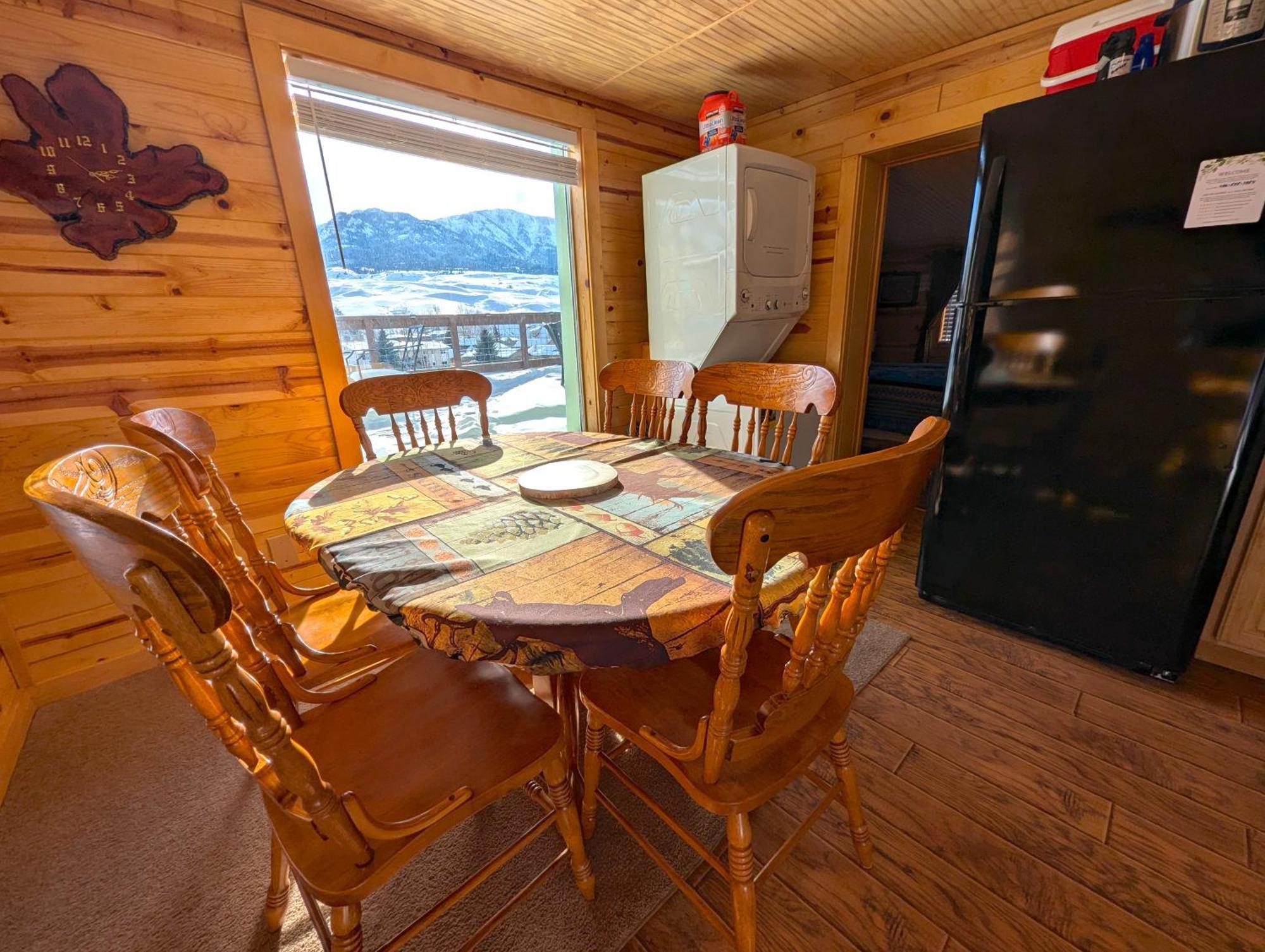 Yellowstone Treasure Guesthouses On The River Гардинър Екстериор снимка